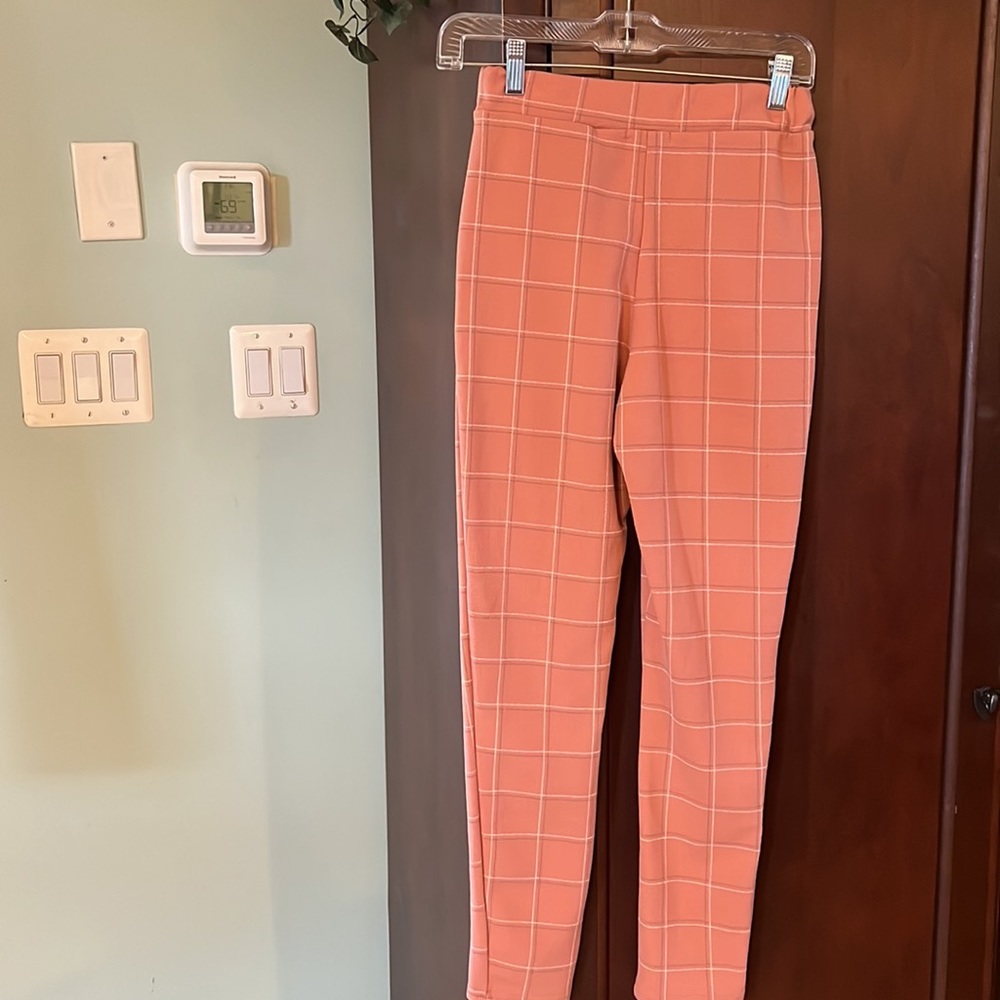 Pretty Little Thing pants - Picture 2 of 3